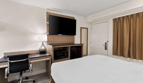 King Room - Non Smoking/Ground floor/Exterior Hall