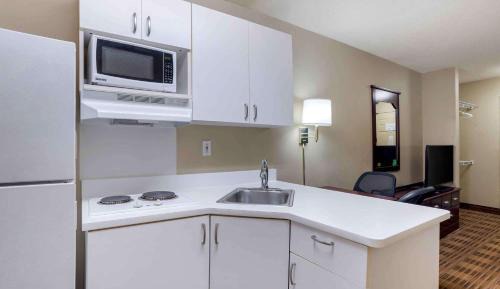 1 King Bed | Mobil Access Tub Nsmk Kitchen