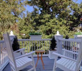 King Room - Chinaberry Balcony