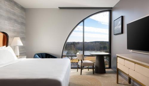 Deluxe King Room with Garden View