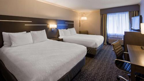Queen Room with Two Queen Beds and Bath Tub - Disability Access/Non-Smoking 