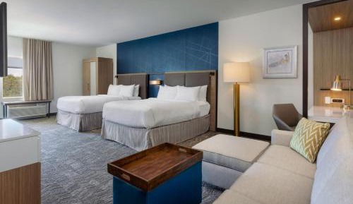 Studio with Two Queen Beds, Balcony and Sofa Bed