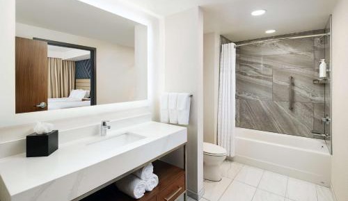 Two-Room Queen Suite with Two Queen Beds