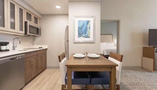 One-Bedroom Queen Suite with Two Queen Beds