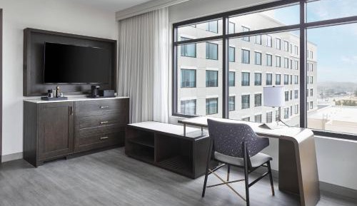 Corner King Room
