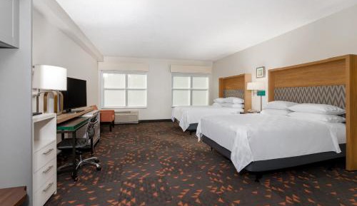 Standard Queen Room with Two Queen Beds and Mobility Accessible Tub