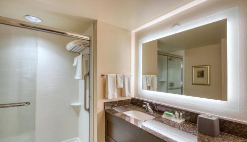 One-Bedroom Suite with Two Double Beds