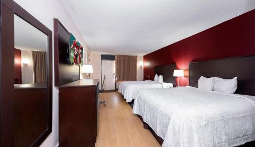 Deluxe Room with Two Queen Beds Smoke Free