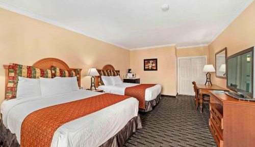 QQ - 2 Queen beds