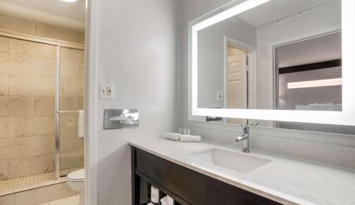 King Suite with Jetted Tub, Non-Smoking