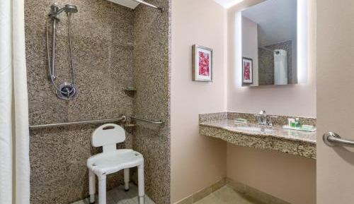 Standard Queen Room with Two Queen Beds and Mobility Accessible Roll-In Shower