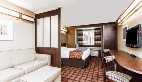 King Suite - Non-Smoking