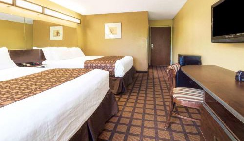 Deluxe Queen Room with Two Queen Beds - Disability Access - Non-Smoking
