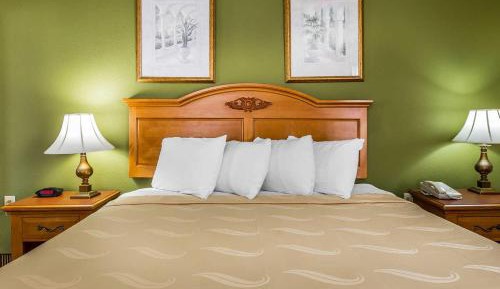 King Room with Sofa Bed and Whirlpool - Non-Smoking