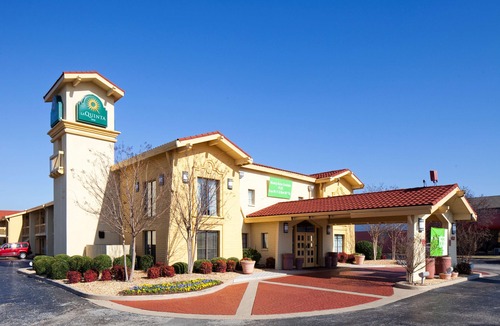 Huntsville Hotel | La Quinta Inn by Wyndham Huntsville Research Park