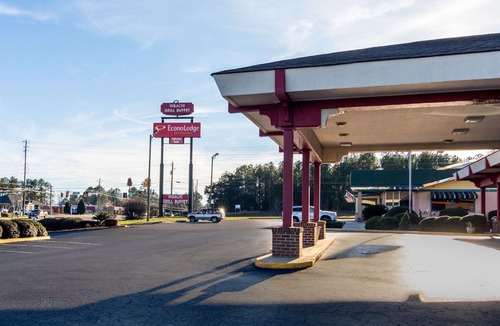 Dublin Hotel | Econo Lodge Inn & Suites Conference Center