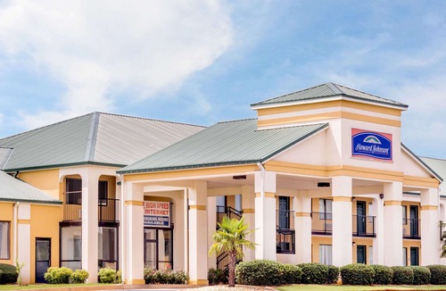 Perry Hotel | Howard Johnson by Wyndham Perry GA