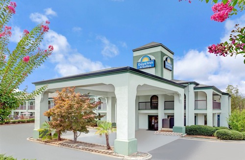 Stockbridge Hotel | Days Inn & Suites by Wyndham Stockbridge South Atlanta