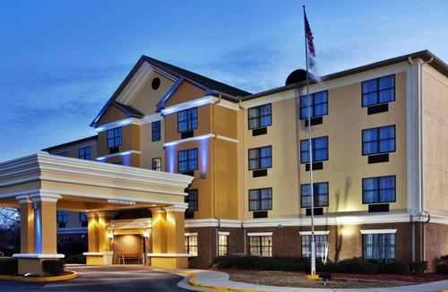 Byron Hotel | Holiday Inn Express Hotel & Suites Byron, an Ihg Hotel