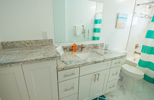 Biloxi Apartment | 💥👣WALK 2 SHORES | 2BR SLEEPS 6 & NEARBY CASINOS