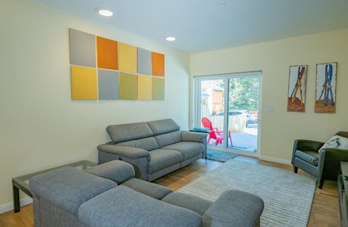 Patton House | Modern Times - Amazing Place With Super Open Concept! Jet Tub! 3 Bedroom Home