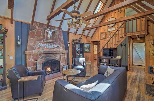 Cedar Glen Cottage | Lakeview Lodge Fit for Groups < 1 Mile to Lake!