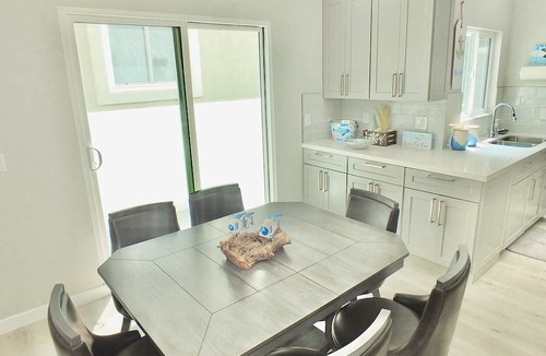 Peninsula Condo | New Beach & Bay Retreat Full of Amenities!