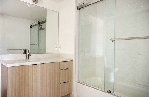 Mar Vista Apartment | Amazing West LA 1BR w/Gym & Rooftop, 15 min to Beach, by Blueground