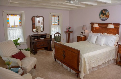Milford Bed & Breakfast | The Towers Bed & Breakfast