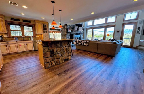 Bretton Woods Villa | MM1 Luxury Home, Walk to Mount Washington Hotel! AC, Heated Floor, Stunning Views Pool Gym!