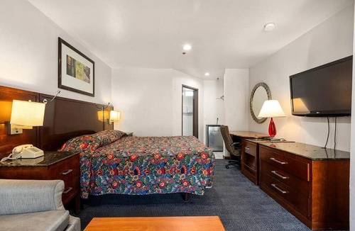 Winnetka Hotel | Paradise Lodge - Canoga Park