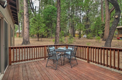 Arnold Cottage | Game Room & Deck: Pet-friendly Camp Connell Cabin