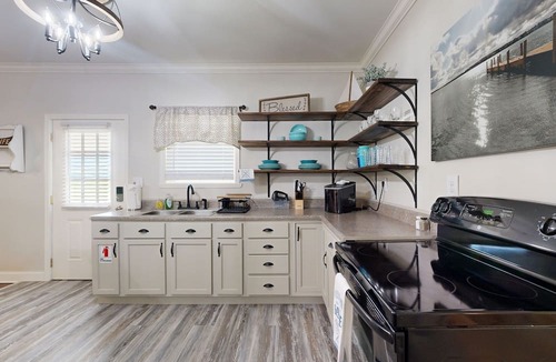 Guntersville House | Cozy home- Close to Lake and Boat Ramp