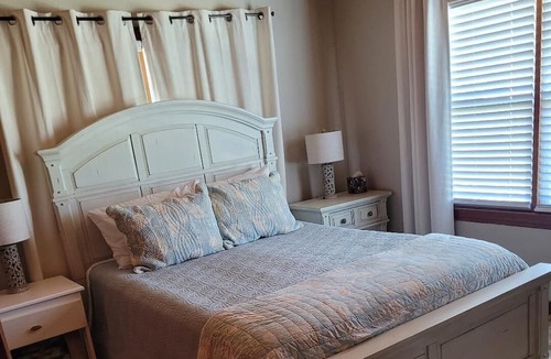 Sunnyside Cottage | The Dolphin House on the west end