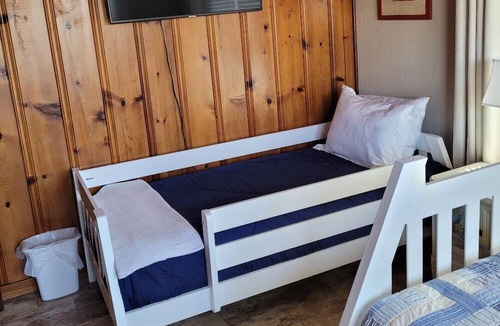 Sunnyside Cottage | The Dolphin House on the west end