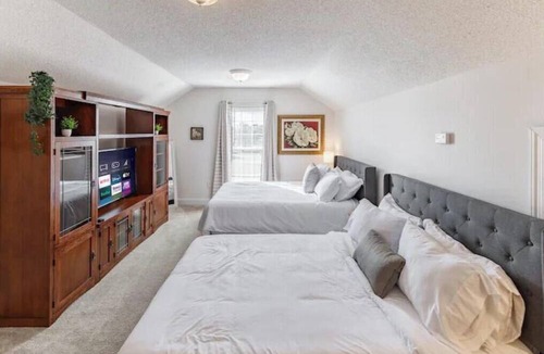 Madison House | Elegant Escape Pet friendly