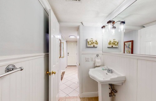 Perdido Bay Villas House | Inviting home with golf course views, near the beach & dining