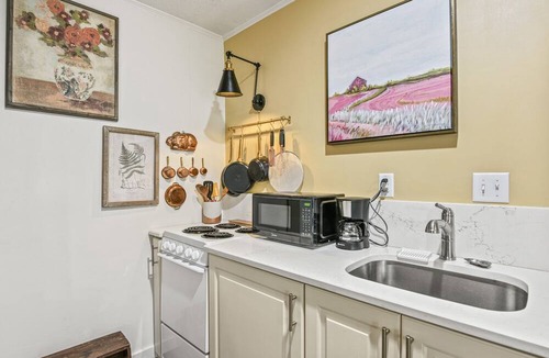 Diamondhead Condo | Luxury Diamonhead studio - walk to pool tennis/pickle ball, club restaurant