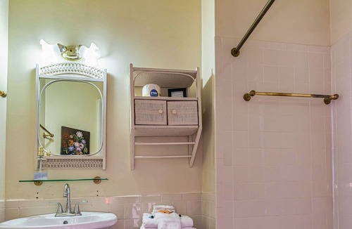 Senoia House | Welcome to the Famous, Award Winning VERANDA HISTORIC INN Senoia, GA