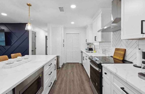 Athens House | Huge 4BR Athens Home near UGA