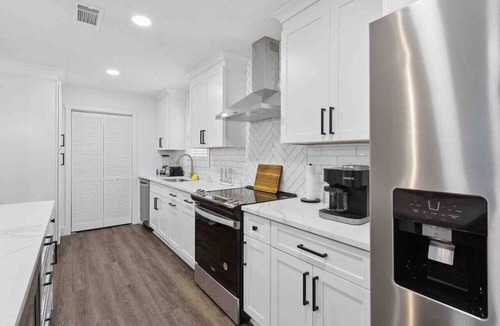 Athens House | Huge Athens Home 4 mins to UGA
