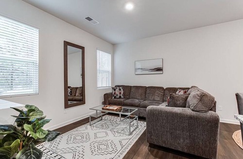Union City House | Perfect Home Away from Home in quiet ATL neighborhood - Close to ATL Airport