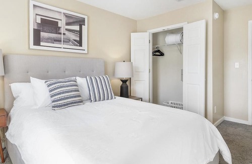 Pearl River Apartment | Modern Apartment in Prime Location (ID1402X064)