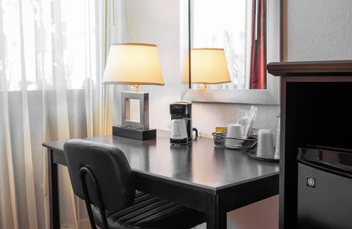 Clemmons Hotel | Village Inn Clemmons/Winston Salem, Trademark by Wyndham