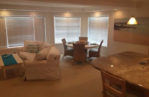 Central Mission Beach House | 2 Bedroom Townhome 2 Mins. to the Beach