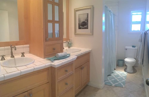 Central Mission Beach House | 2 Bedroom Townhome 2 Mins. to the Beach