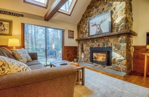 North Conway House | 2 mi to downtown North Conway. Gameroom. Close to Echo Lake, Storyland, Aquarium