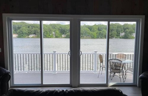 Wrentham House | Waterfront Lakehouse near FIFA Gillette Stadium, central to Boston & Providence