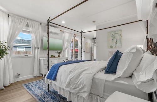 West Los Angeles House | West LA Designer 2BR/2BA Retreat Private Yard Near UCLA & Santa Monica