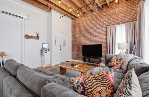Crossroads Arts District Condo | Oak St Lofts #1 - Downtown Loft w/Private Parking, Walk to T-Mobile Center and Streetcar!